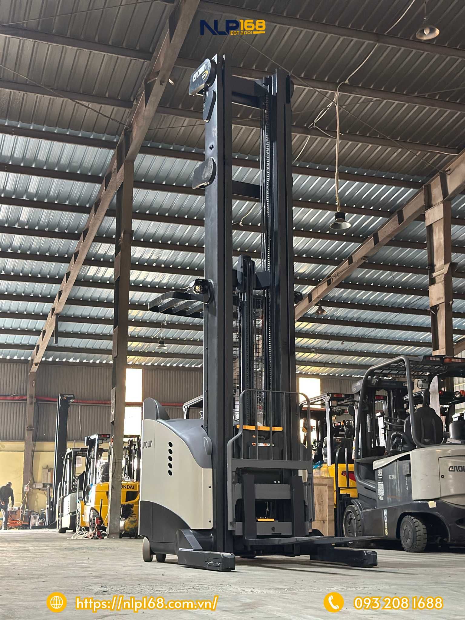 RRs Crown - Xe nâng Reachtruck