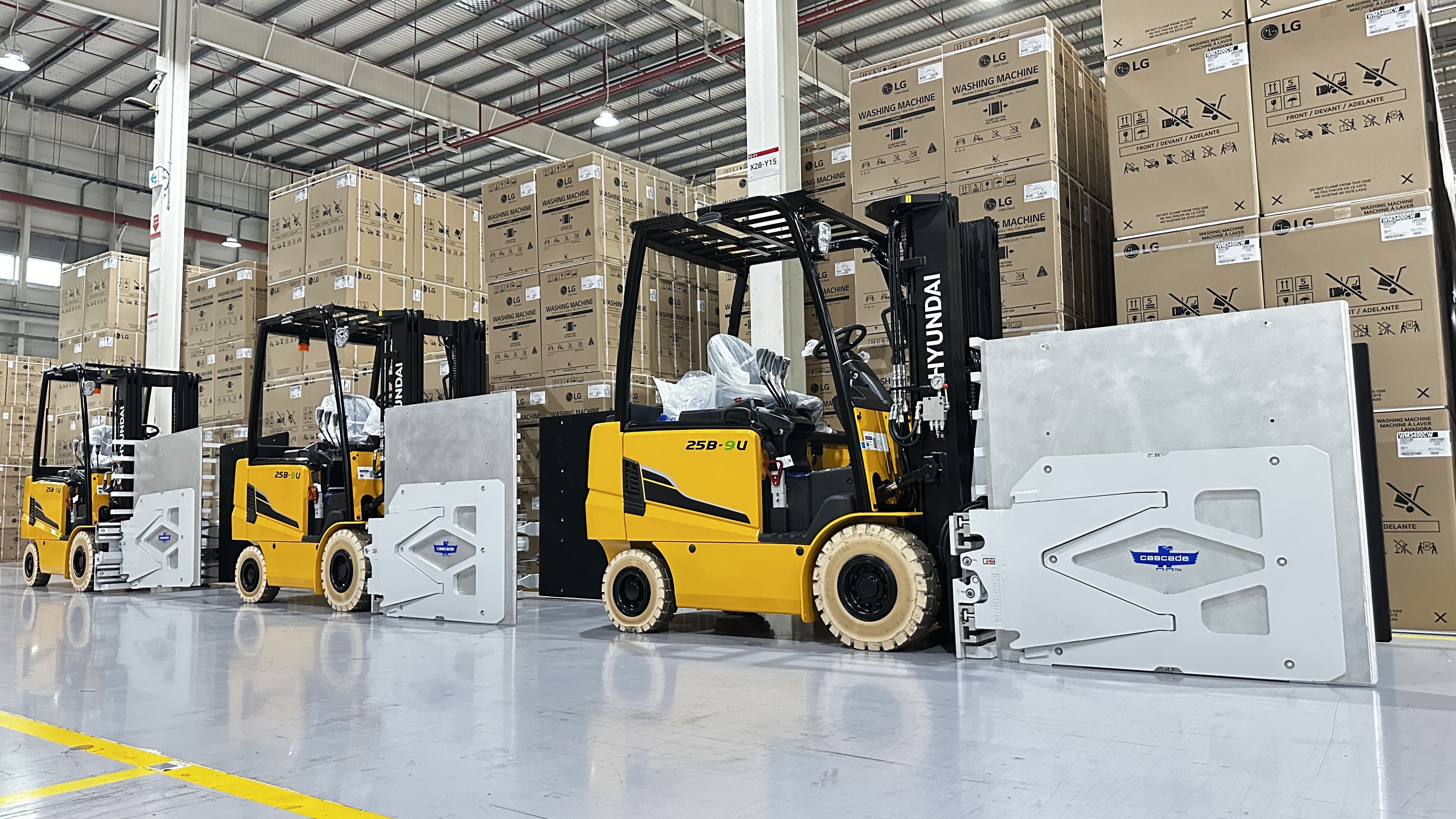 xe-nang-dien-hyundai-trong-kho-dien-tu