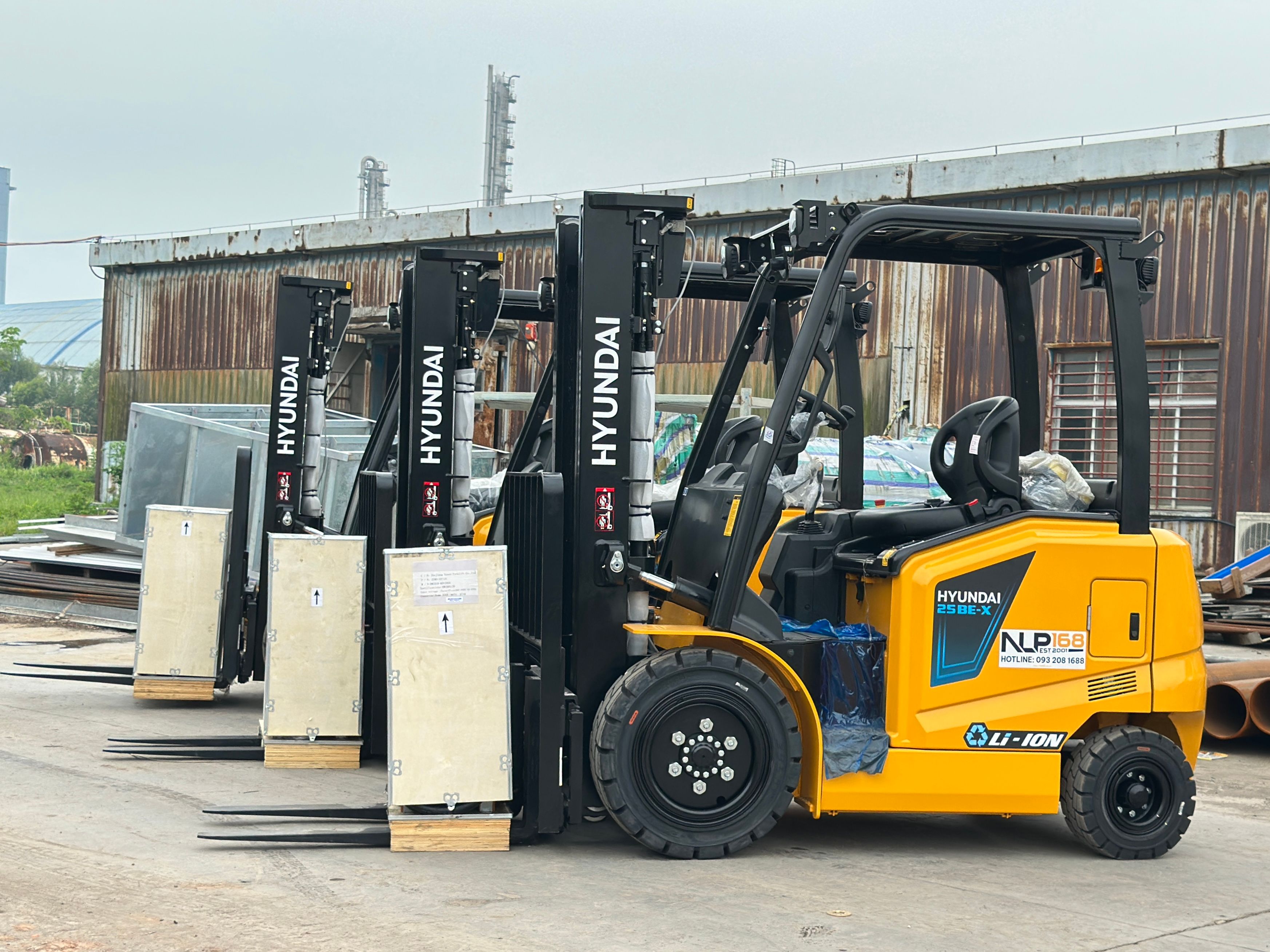 Xe nâng điện 2.5 tấn cho thuê tại Hà Nội