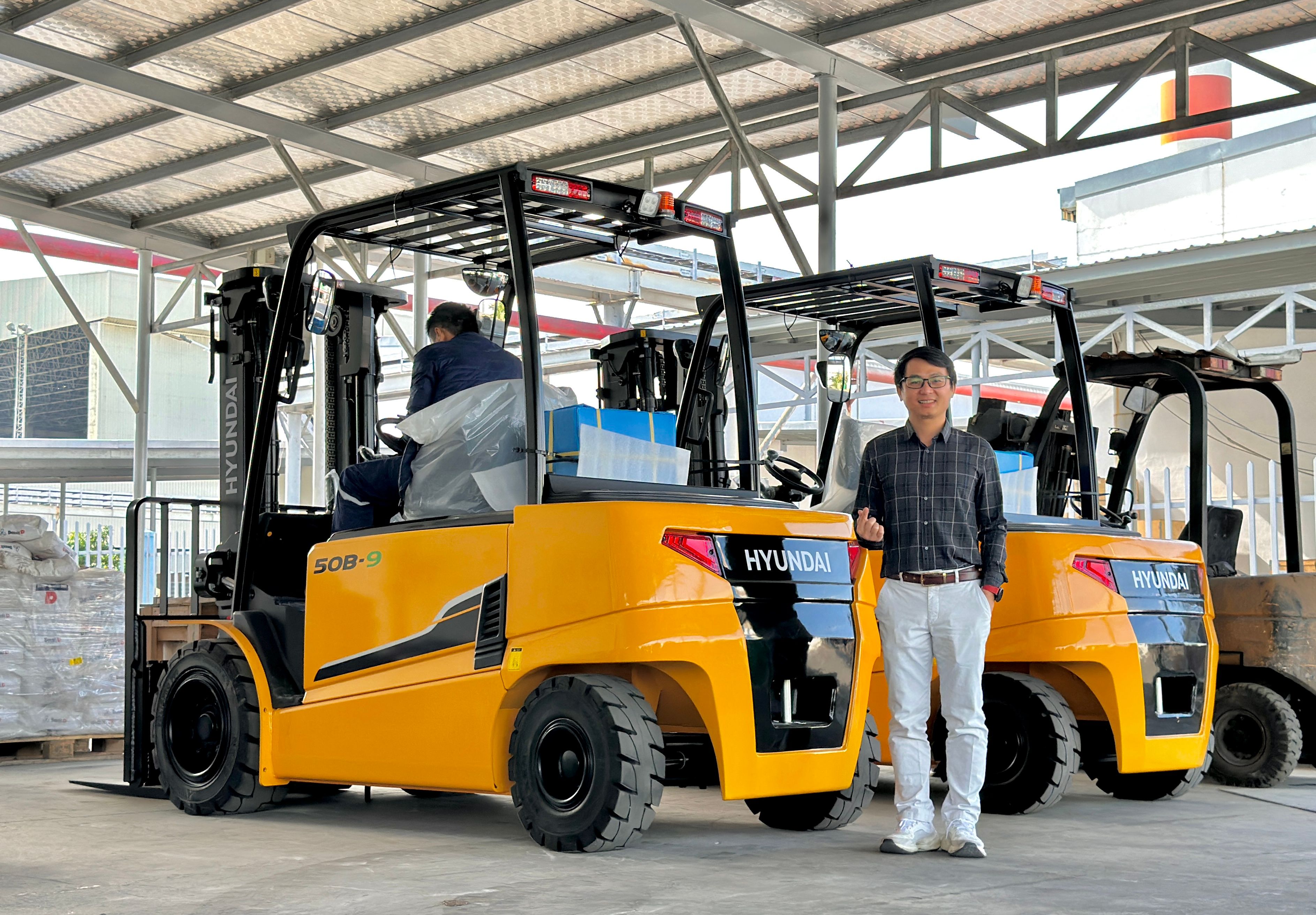 Dịch vụ thuê xe nâng hàng Hà Nội của Nhất Lộ Phát 168