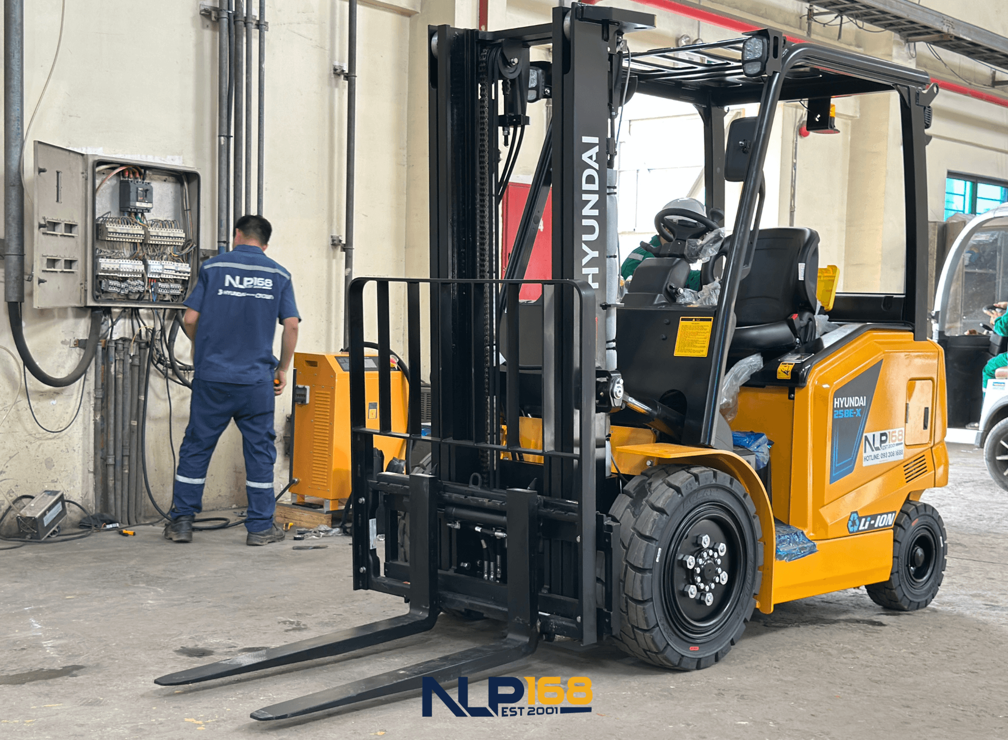 3 Hyundai 2.5-ton 25BE-X electric
