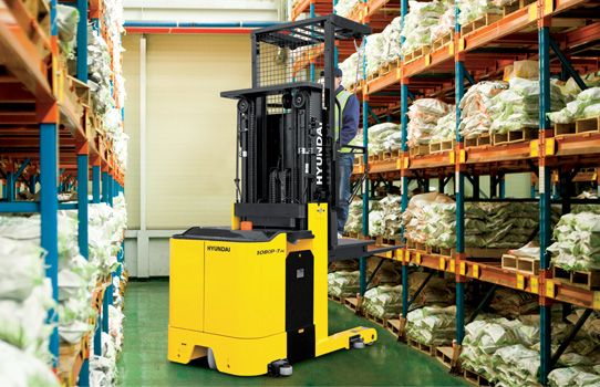 5b81799c9a83614dfbf42443_hyundai-narrow-aisle-forklift-BOP-7(4).jpg