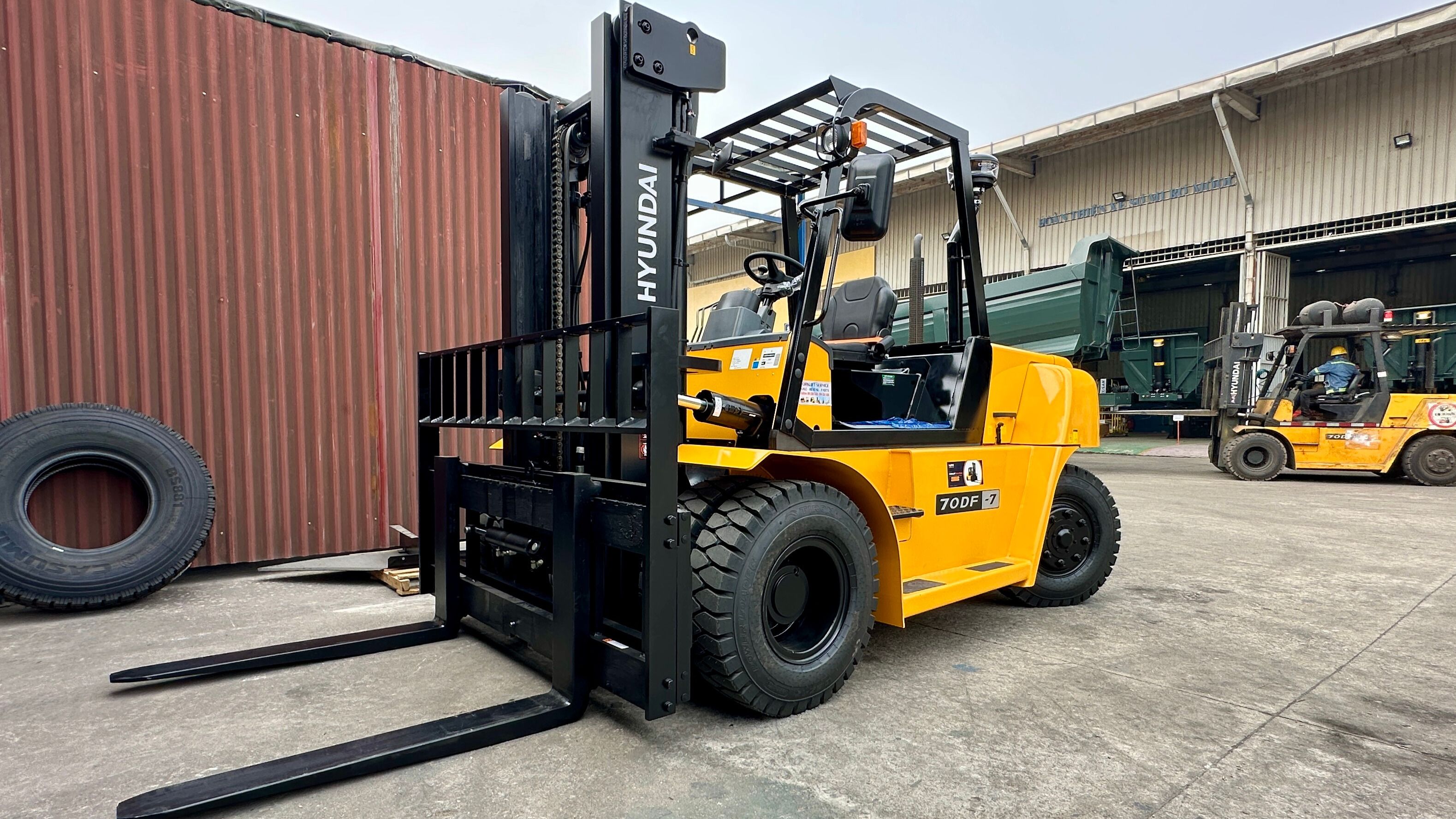 Xe nâng 7 tấn cho ngành khai thác