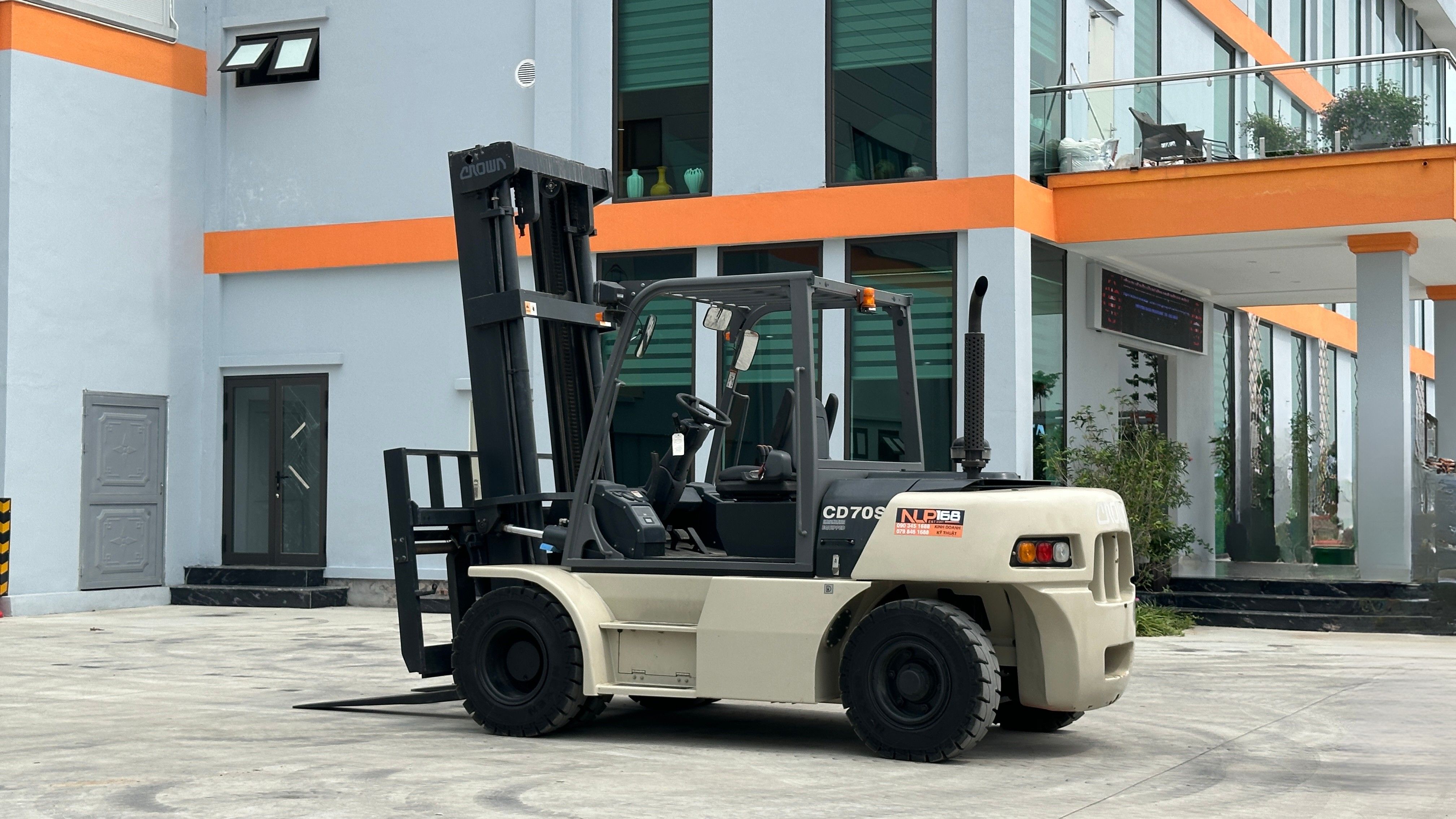Xe nâng dầu 7 tấn Crown CD70S