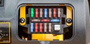 Hộp cầu chì trên xe nâng dầu 3 tấn 30DE-7.jpg