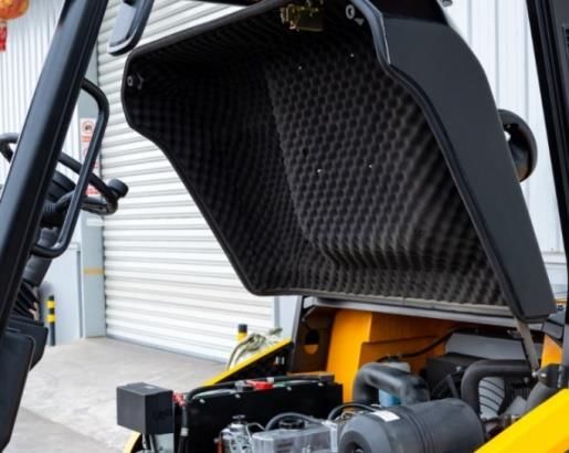 Nắp capo xe nâng dầu 5 tấn Hyundai 50DE-9VB.jpg