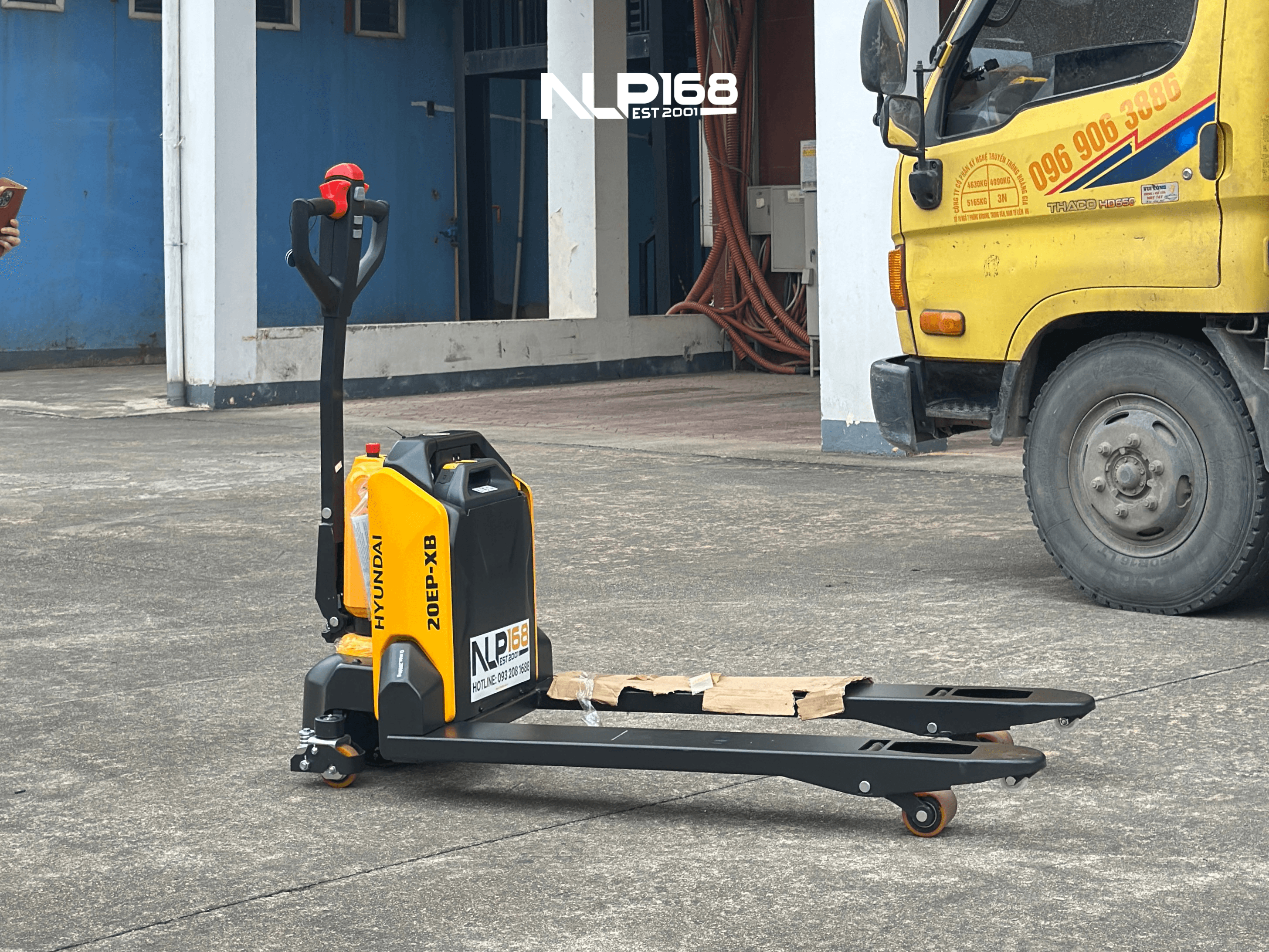Pallet truck 2 tấn Hyundai 20EP-XB (1)