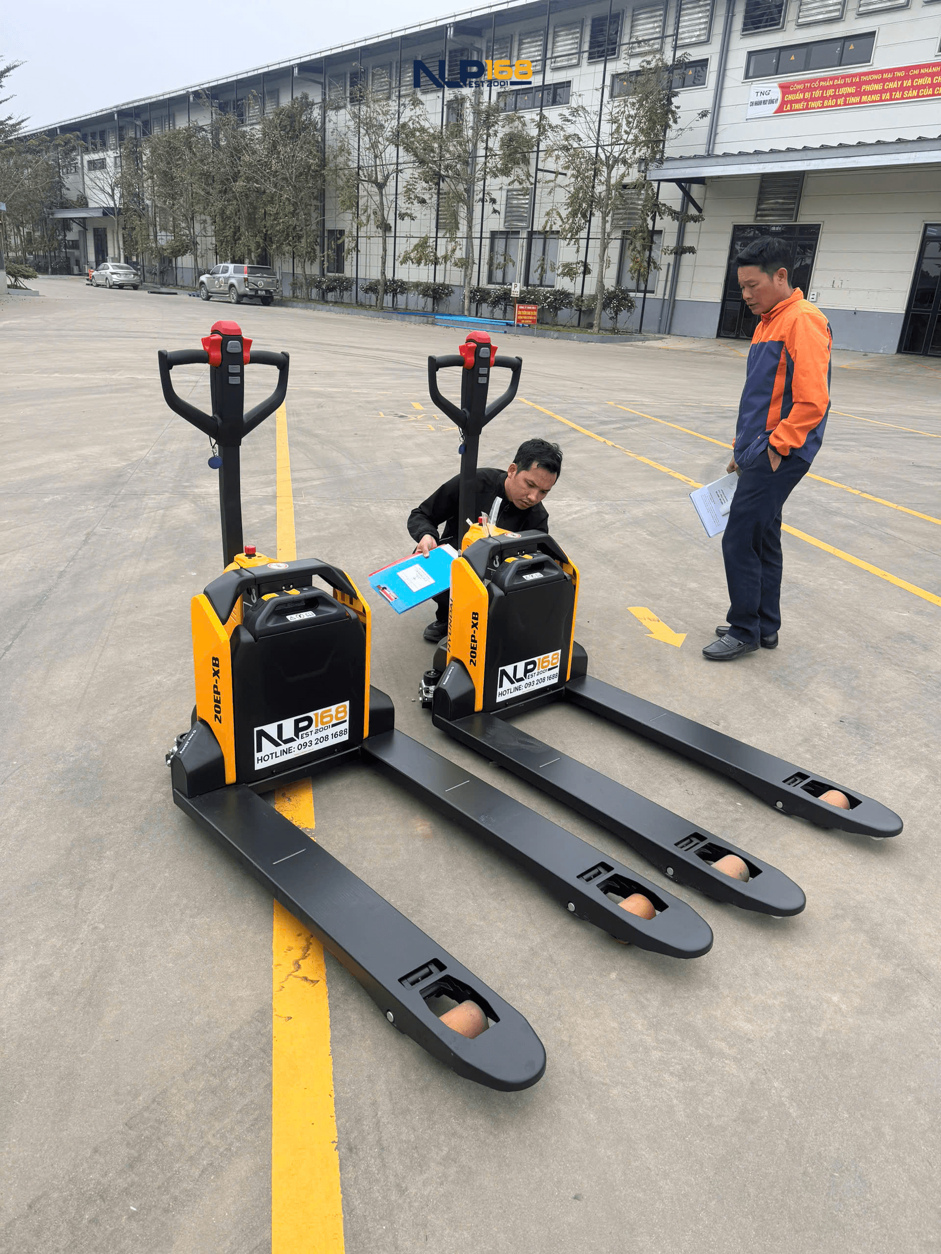 Pallet truck 2 tấn Hyundai 20EP-XB (2)