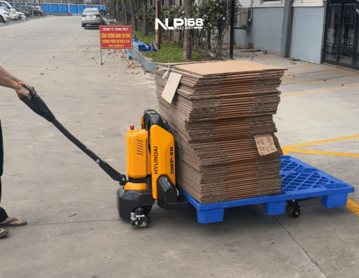 Pallet truck 2 tấn Hyundai 20EP-XB (4)