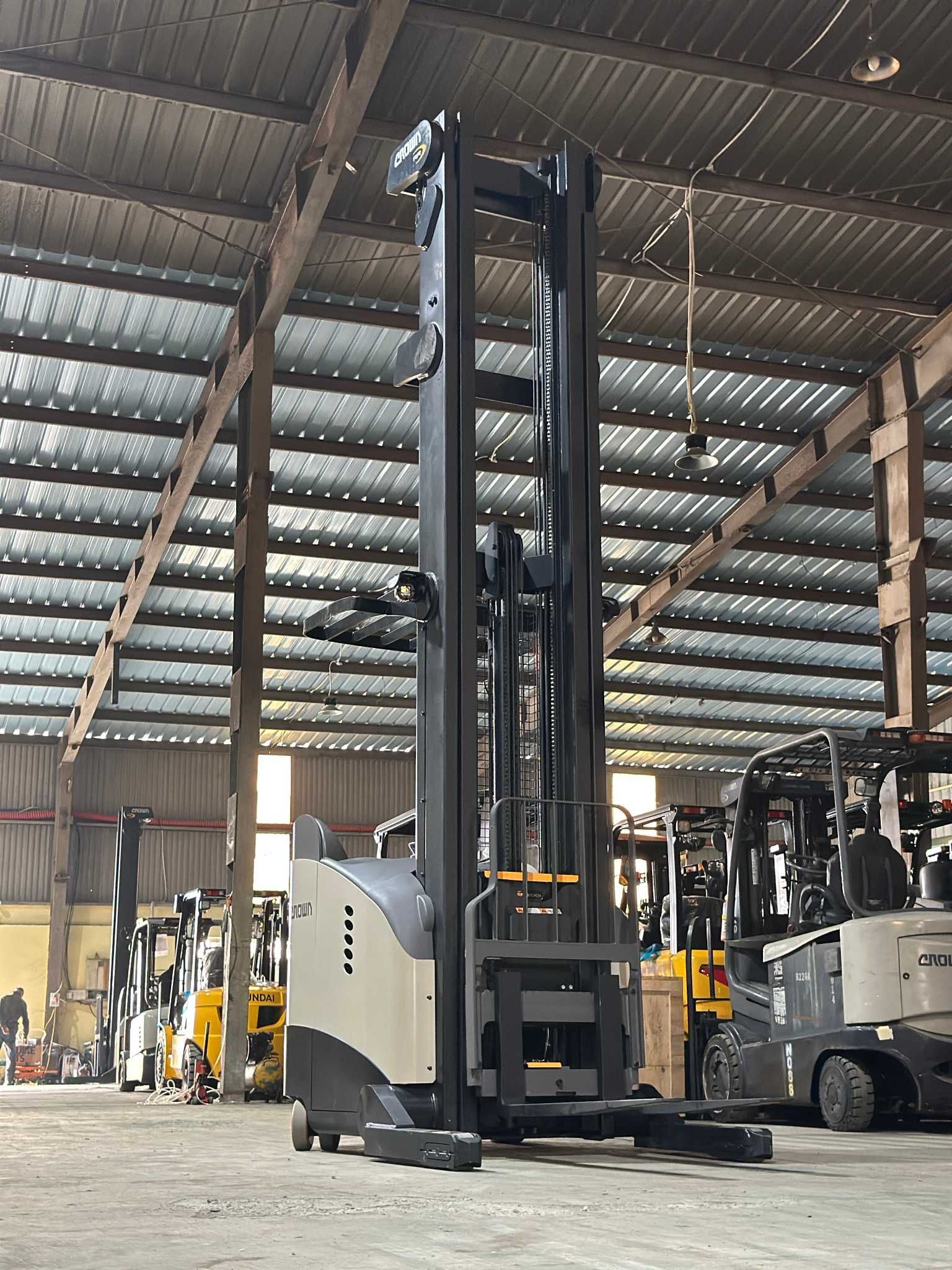 Reachtruck ngồi lái RRs Crown