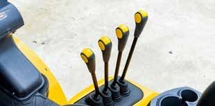 Tay cần điều khiển MCV trên xe nâng dầu 3 tấn 30DE-7.jpg