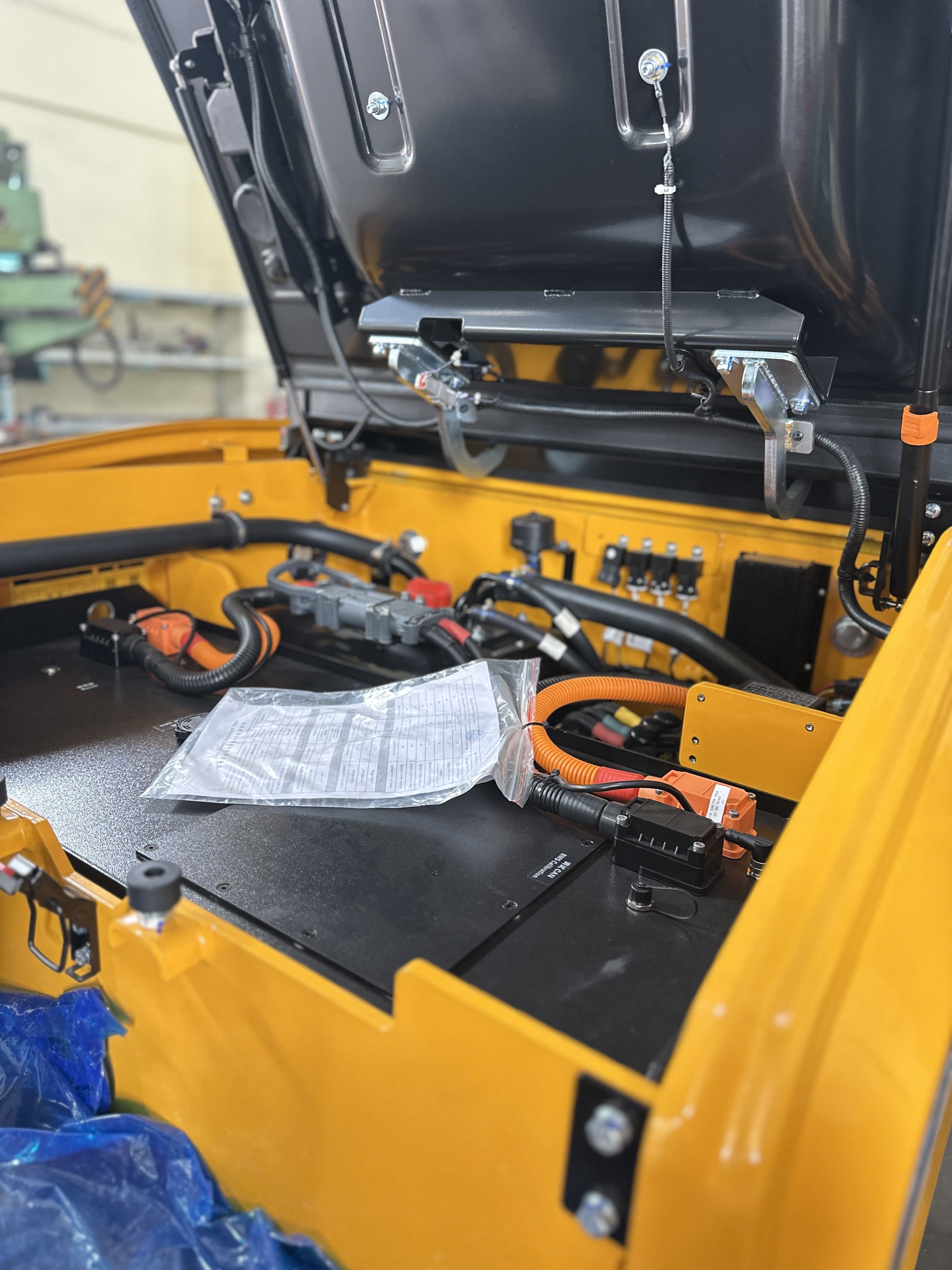 Xe nâng điện Hyundai sử dụng pin Lithium.jpg