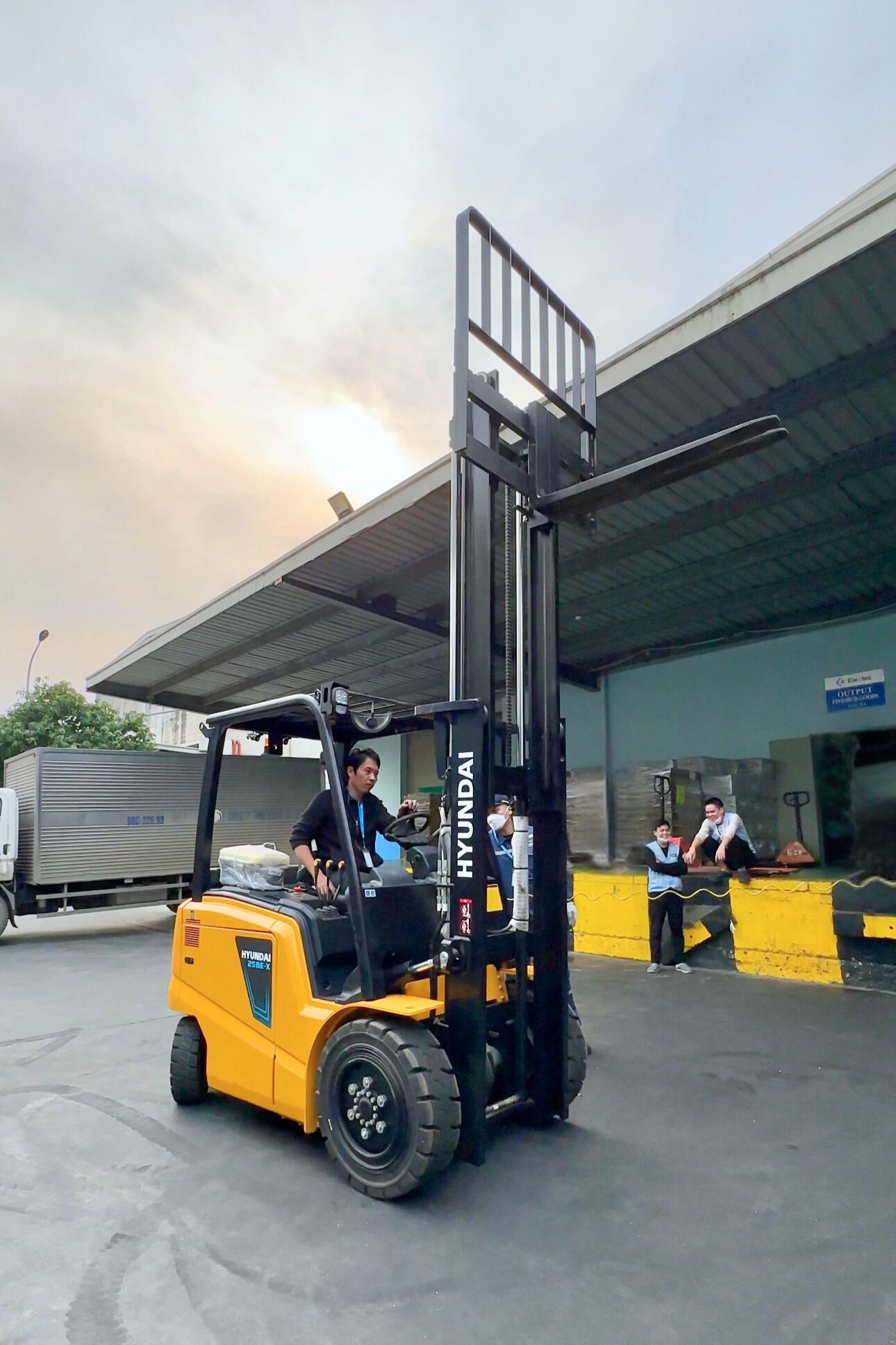 Bàn giao xe nâng điện 25BE-X