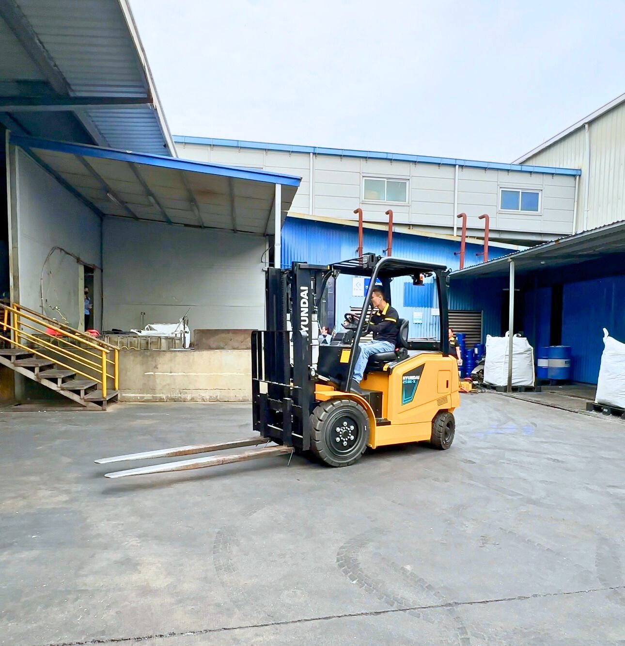 Bàn giao xe nâng điện 25BE-X tại Bắc Ninh