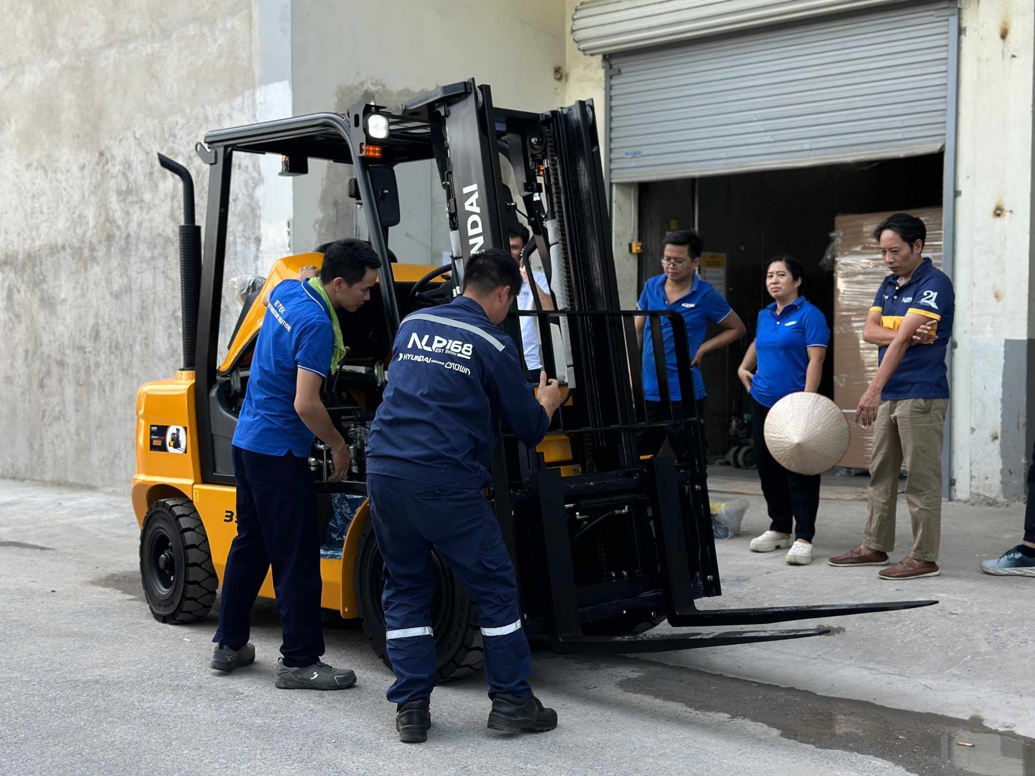 sửa chữa xe nâng Hyundai tại công trình