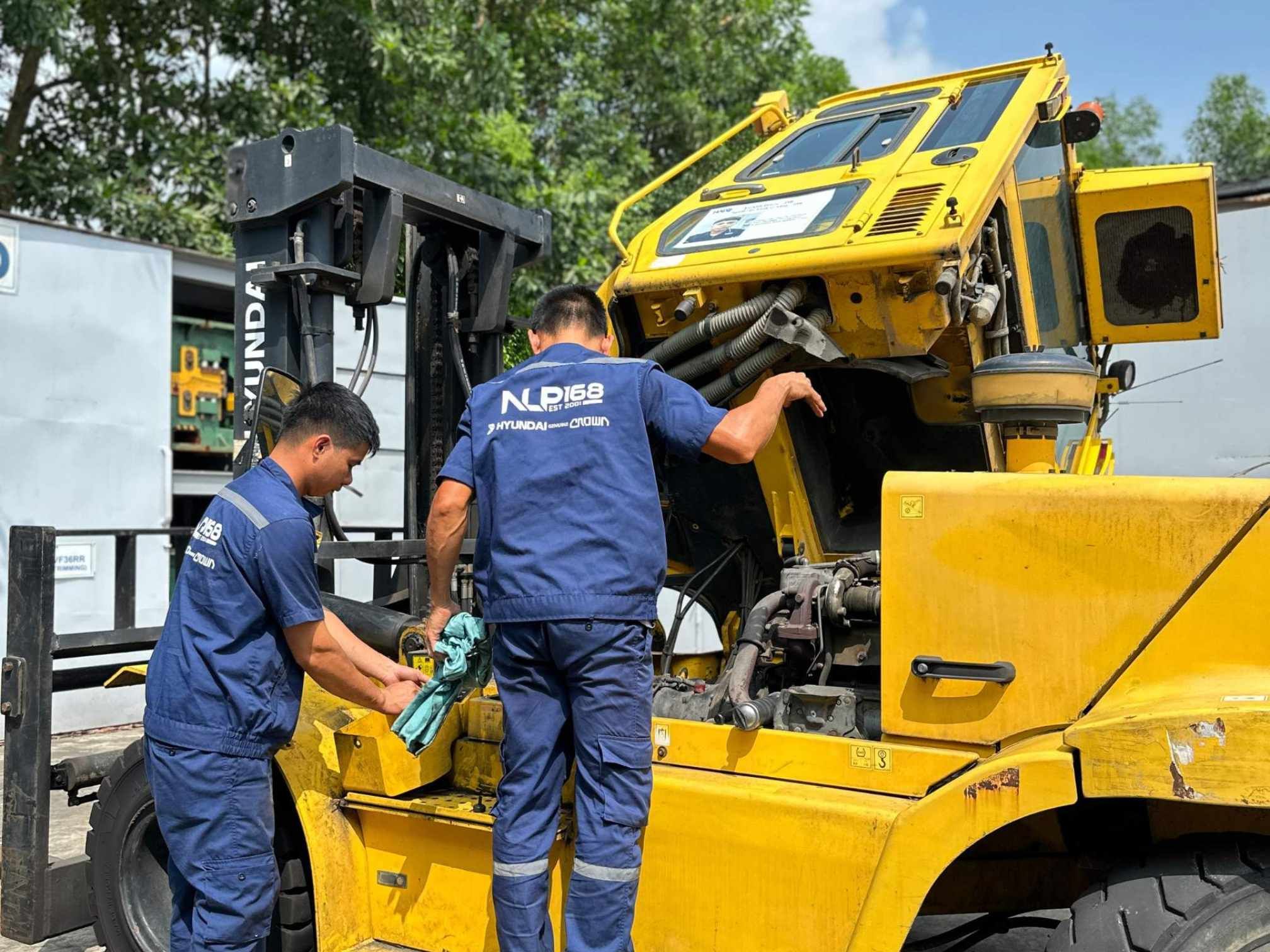 sửa chữa xe nâng dầu 7 tấn Hyundai