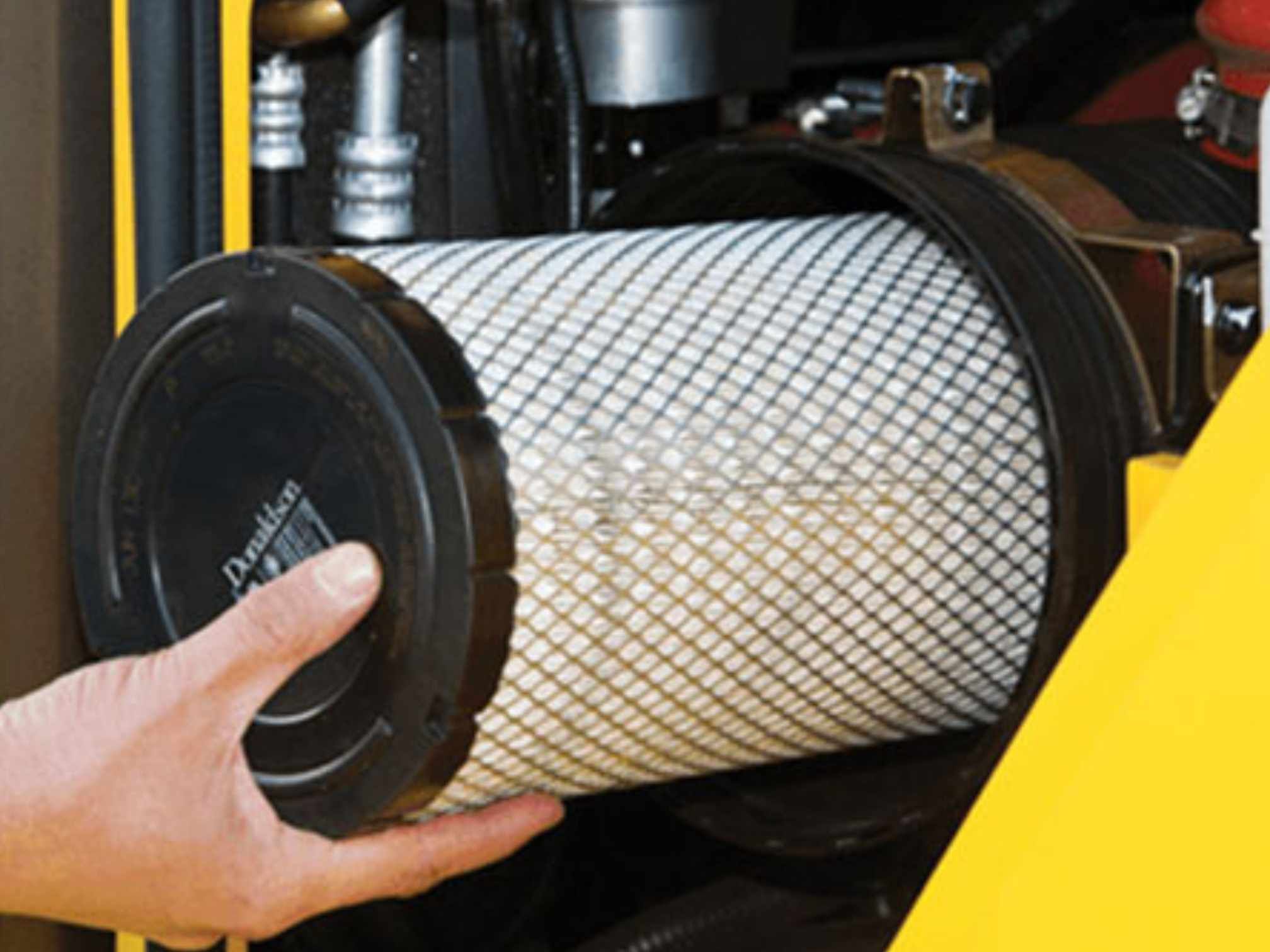 thay thế bộ lọc xe nâng Hyundai.jpg