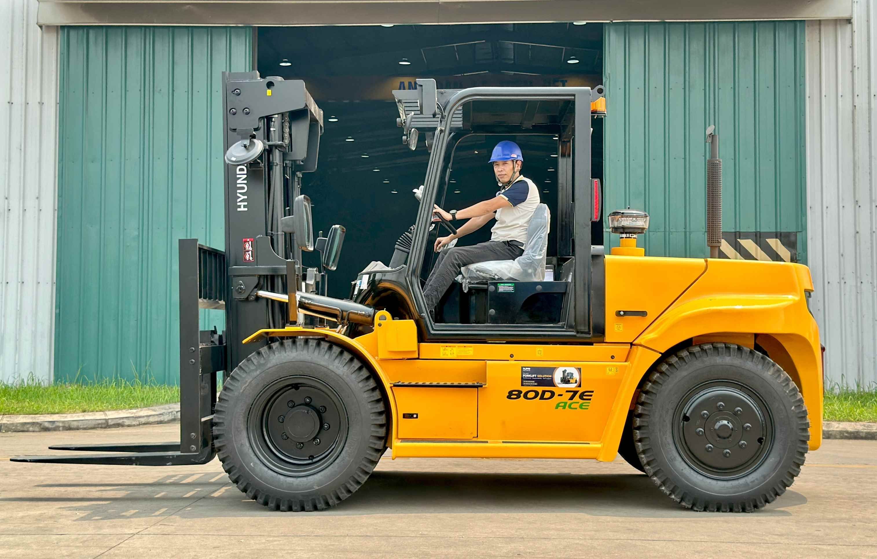 xe nâng dầu 8 tấn 80D-7E ACE.jpg